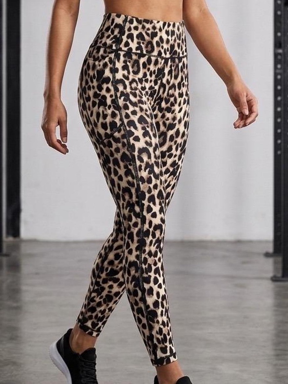 VICTORIA’S SECRET High Rise Cheetah Animal Print Leggings w/ Pockets 4